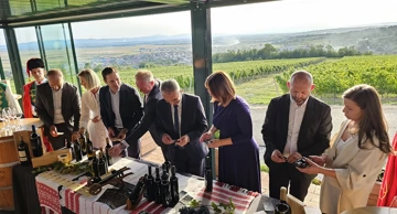 točenje festivalskog vina