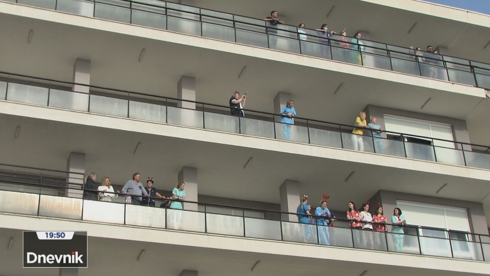 Božićne pjesme iznenadile pacijente i djelatnike KBC-a Split