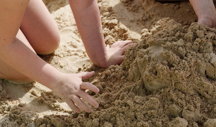Poljak osumnjičen da je na plaži Prapratno kod Stona fotografirao nagu djecu