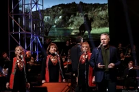 Ladarice i Marko Perković Thompson , Foto:  Kamen puca, pjesma putuje/HRT