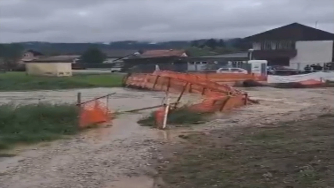 Bujična poplava odnijela pješački most, Foto: HRT/HTV