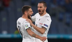 Domenico Berardi i Leonardo Bonucci slave , Foto: Mike Hewitt/Pool via REUTERS