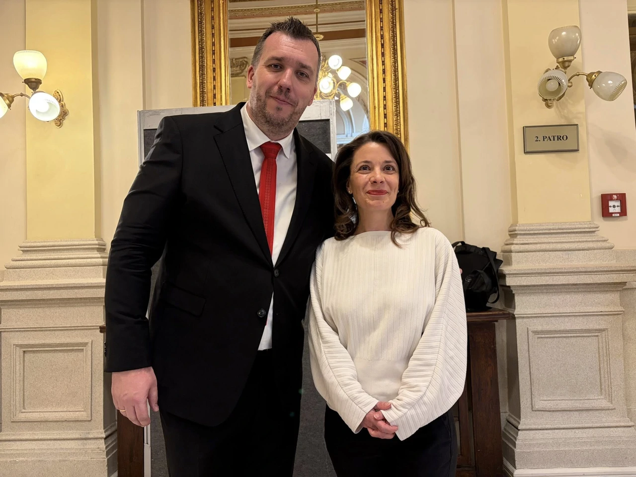 dirigent Marko Sesar i Ana Knežević Kruc, opunomoćena ministrica u Veleposlanstvu RH u Pragu, Foto: Davor Lončarić/Radio Osijek