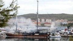  Šibenik: Izbio požar na turističkom jedrenjaku, očevid u tijeku , Foto: Duško Jaramaz/PIXSELL