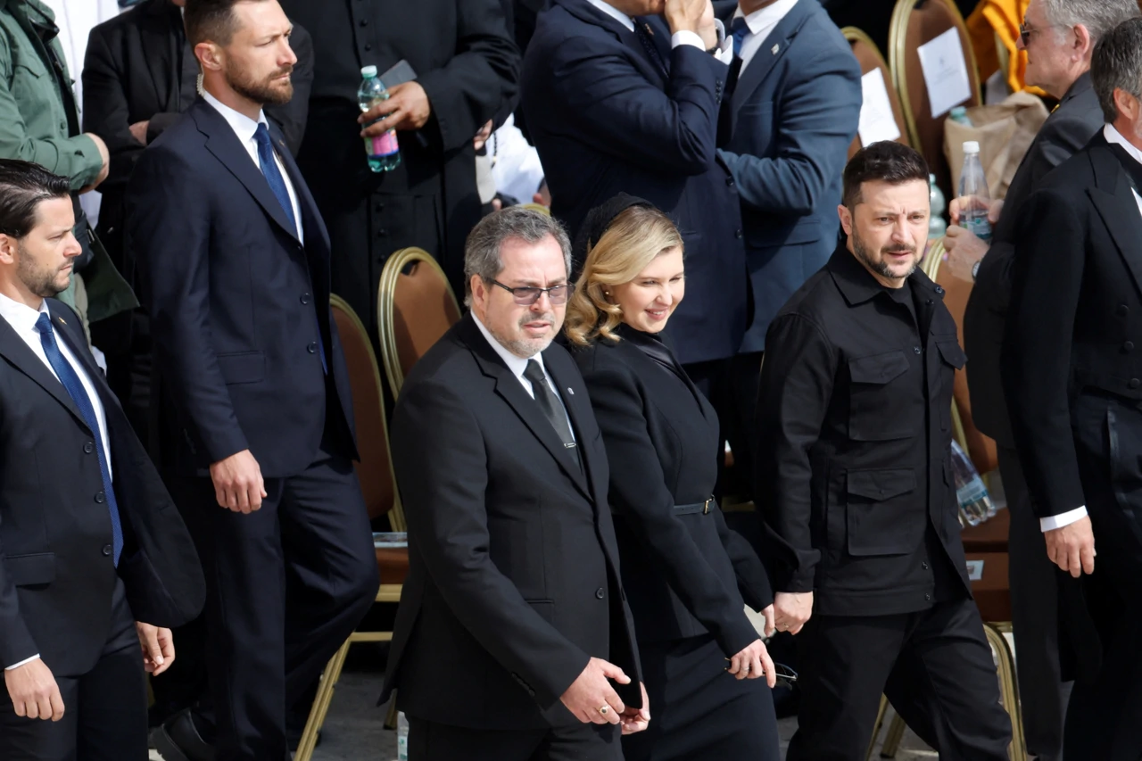 Visoki uzvanici na misi , Foto: Guglielmo Mangiapane/Reuters