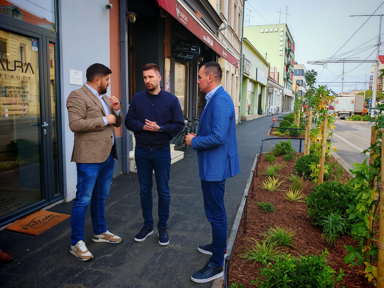 Gradonačelnik u obilasku Strossmayerove, Foto: Krunoslav Inhof/HRT Radio Osijek
