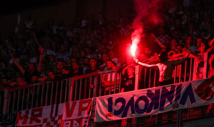 Navijači Hrvatske na utakmici protiv Crne Gore