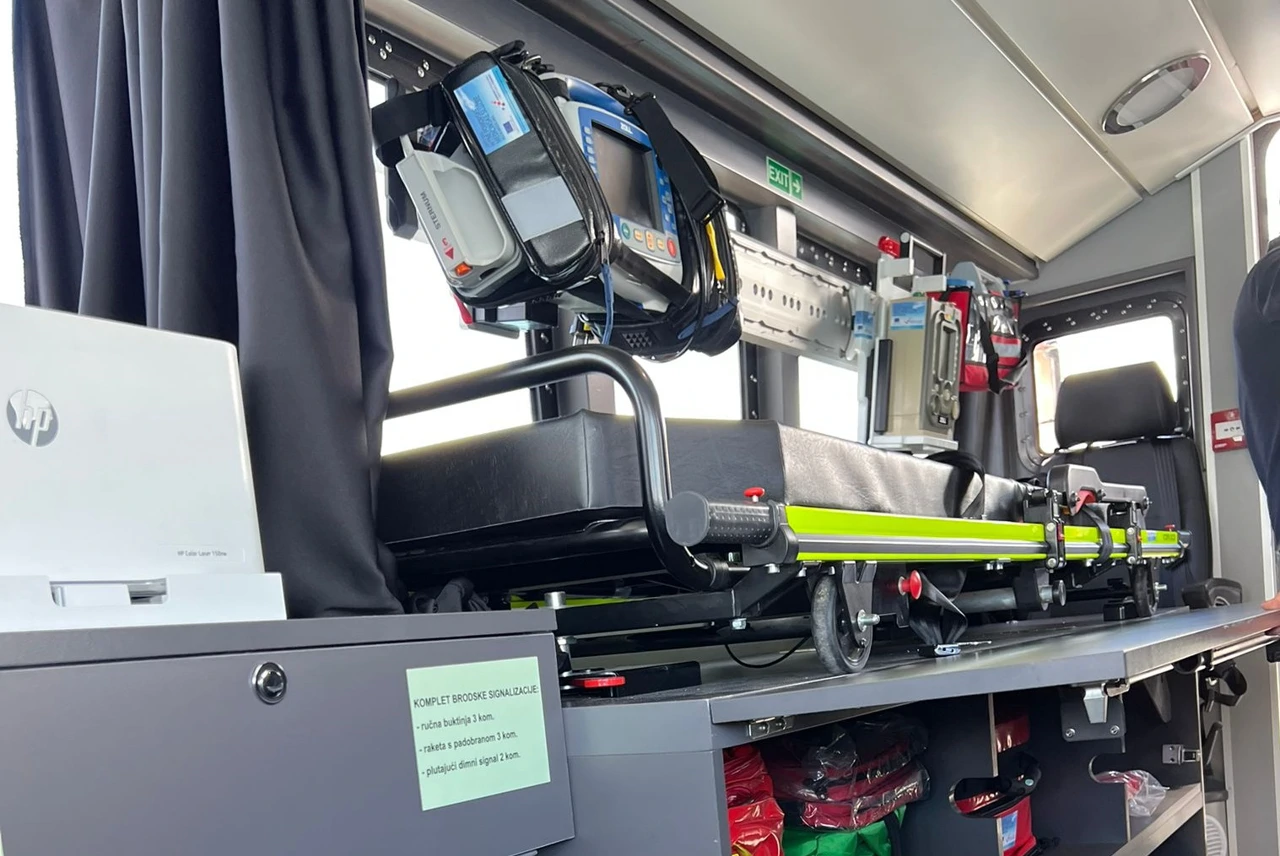 Predana prva od šest brzih brodica hitne pomorske medicinske službe, Foto: Ministarstvo zdravlja/-