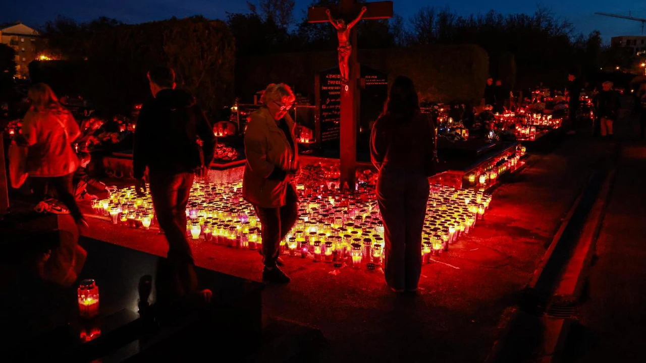 Groblje Stenjevec na Sve Svete, Foto: Emica Elvedji /Pixsell