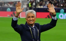 Bivši brazilski reprezentativac Bebeto pozdravlja publiku uoči finala, Foto: Ibraheem Al Omari/REUTERS