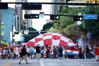 Hrvatski navijači u povorci u Dallasu , Foto: Boris Kovacev  /CROPIX