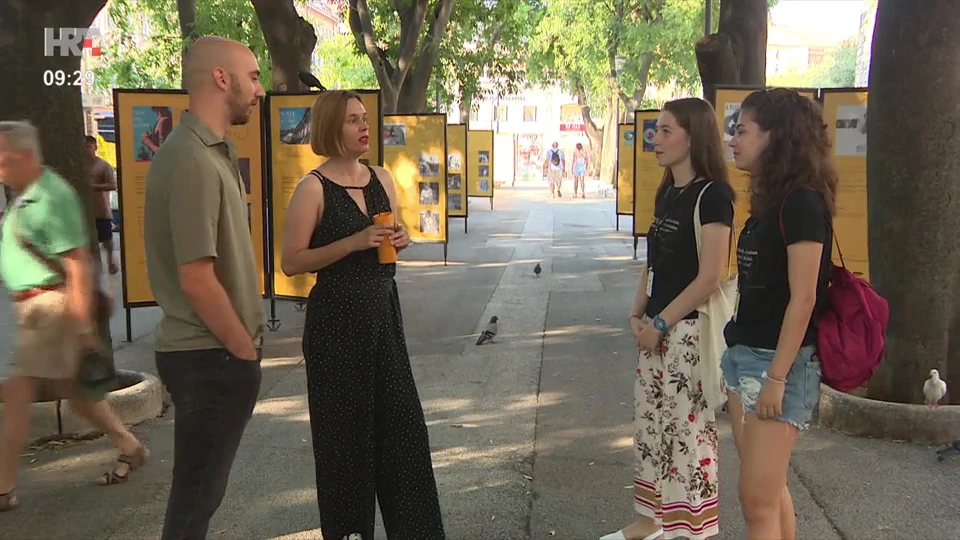 Tanja Miličić s volonterima festivala