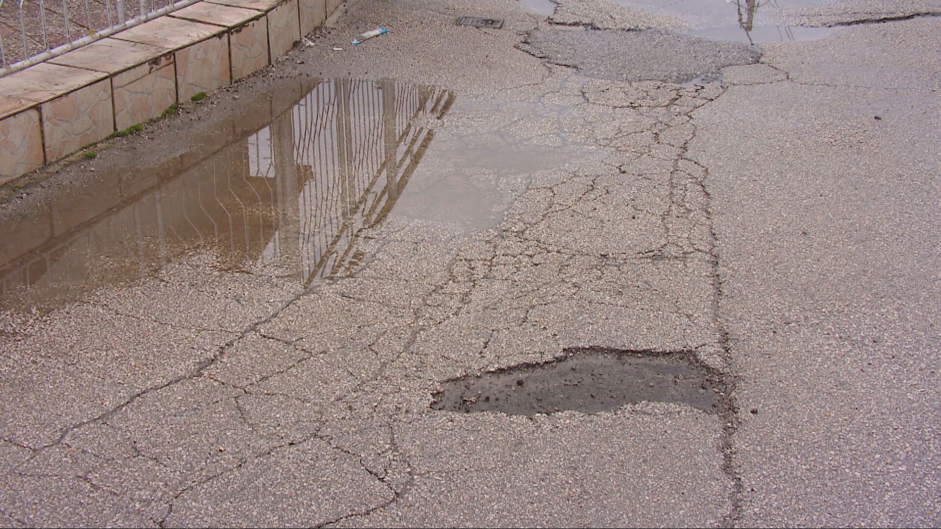 stanje kvartovskih cesta frame 1149 20260212144038