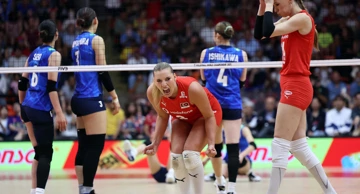 Cansu Ozbay slavi