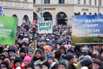 Poljoprivrednici s traktorima prosvjeduju kod Brandenburških vrata, Foto: Leo Simon/REUTERS