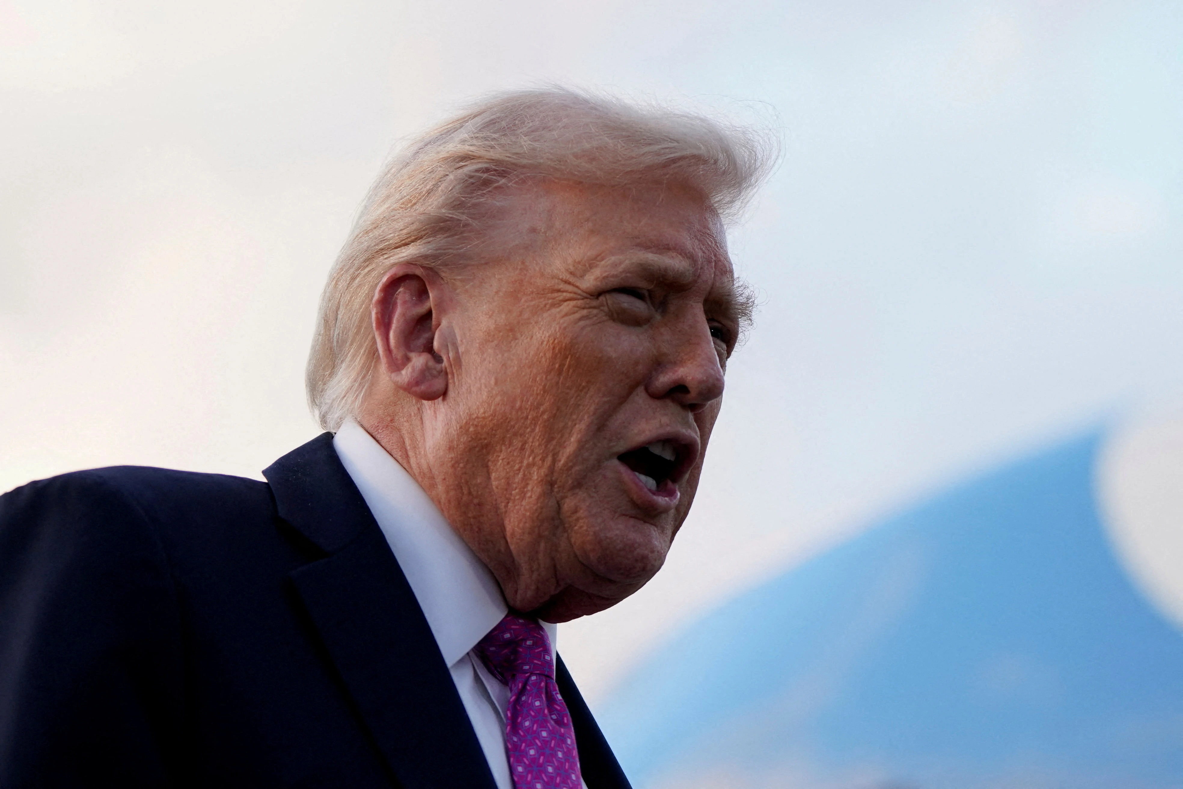 Trump uvodi olakšice za autoindustriju u SAD i carine za uvoz kamiona