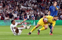 Sterling traži kazneni udarac nakon sumnjivog duela, Foto: Carl Recine/Pool via REUTERS