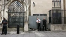 - Britanski ulični umjetnik Bansky naslikao je mural na londonskom Visokom sudu koji prikazuje suca koji tuče prosvjednika