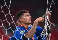 Giovanni di Lorenzo za uspomenu je odrezao komad mreže, Foto: Laurence Griffiths/Pool via REUTERS