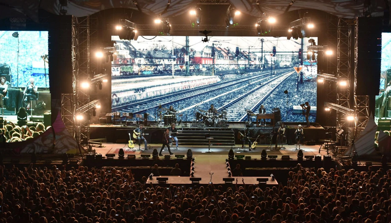  Koncert grupe Parni valjak u prepunoj pulskoj Areni 2016. 