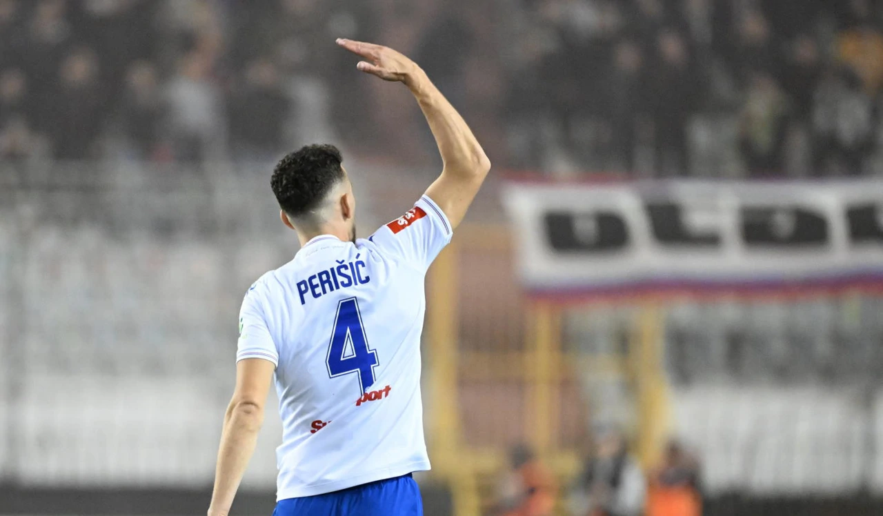 Ivan Perišić odmahuje navijačima