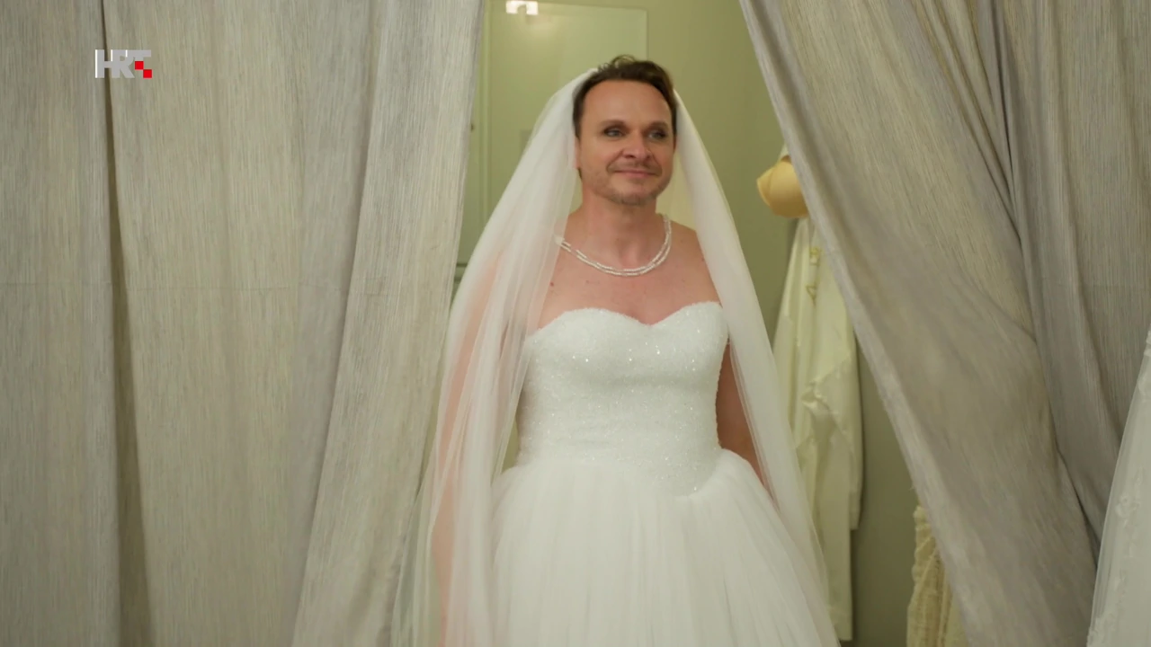 Enis u vjenčanici