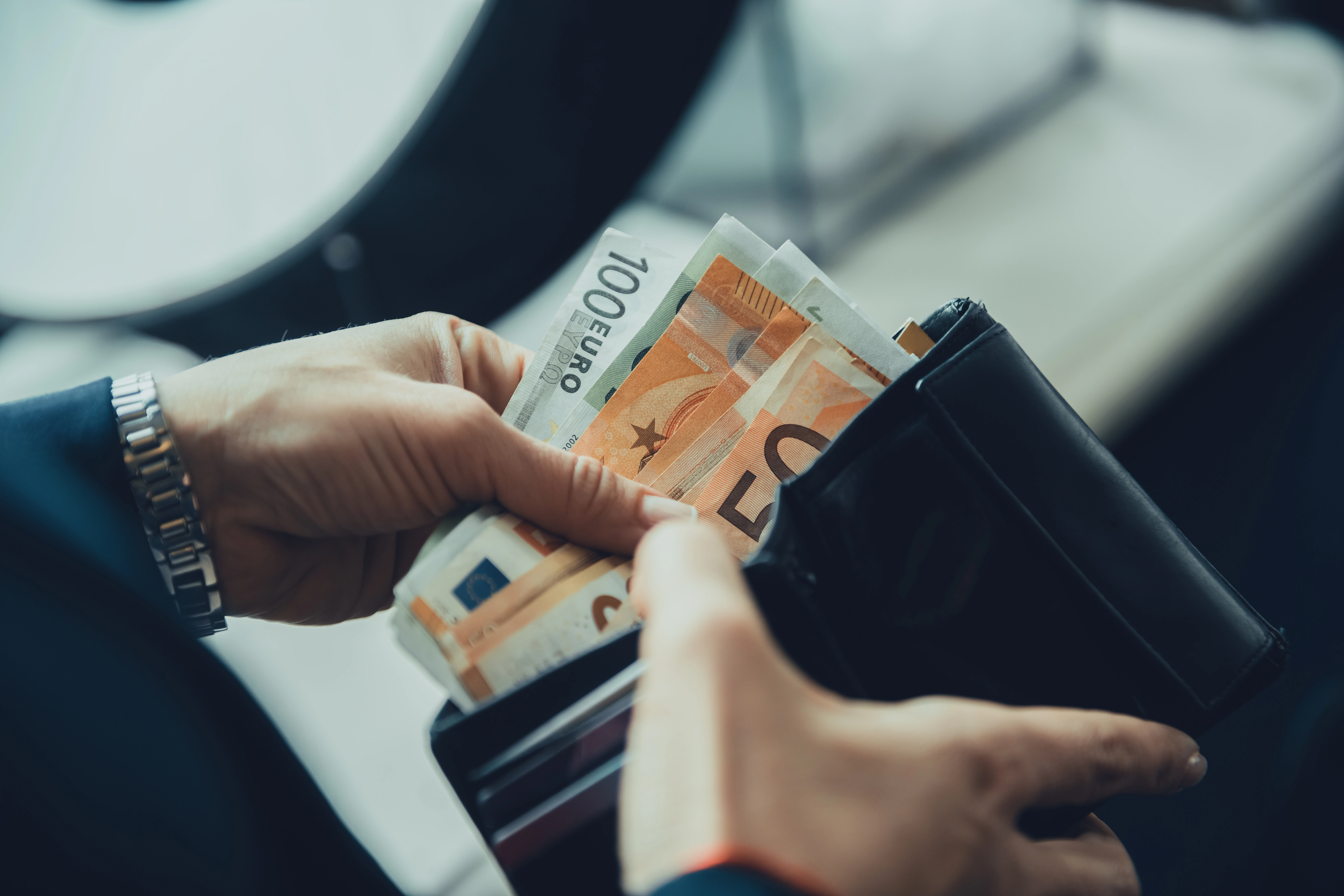 Vlada donijela odluku o povećanju plaća državnih dužnosnika