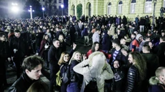 Okupljanja mladih ispred HNK