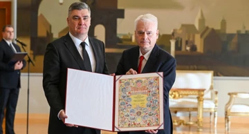 Milanović dodijelio Povelju RH Centru za demokraciju i pravo Miko Tripalo