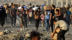 Palestinci primaju humanitarnu pomoć u pojasu Gaze