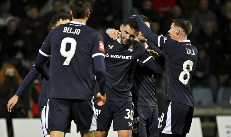 Slavlje nakon gola Topića u Karlovcu