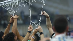 Argentinski navijači uzimaju dijelove mreže nakon finala