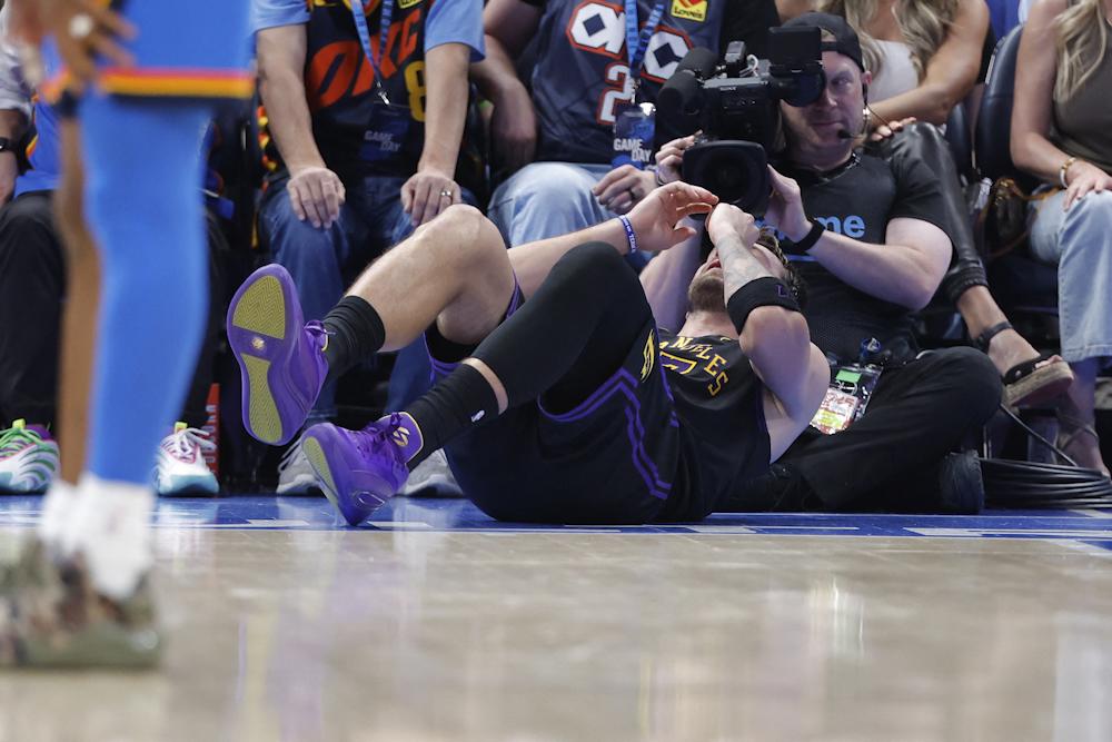 2026 04 03t033809z 2009301712 mt1usatoday28647357 rtrmadp 3 nba los angeles lakers at oklahoma city thunder 20260404071544