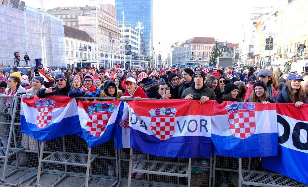 Navijači na Trgu bana Jelačića, Foto: Slaven Branislav Babic /PIXSELL