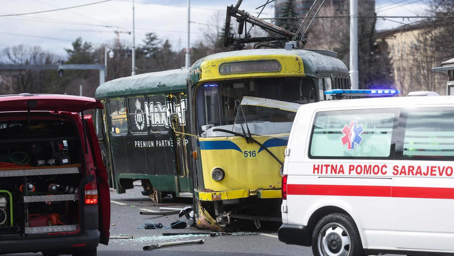 Sarajevo: Tramvaj iskliznuo s tračnica, poginula žena, više ozlijeđenih