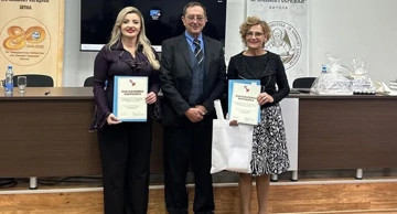 Ravnateljice splitske i bitolske knjižnice, Grozdana Ribičić i mr. sc. Emilija Stefanovska-Davkova i predsjednik Hrvatskog centra Branko Maretiä  