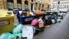  Rijeka: Gomilanje smeća na gradskim ulicama