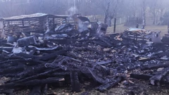 U Desnom Degoju pokraj Gline do temelja je izgorjela drvena kuća Zvonka Zagorca