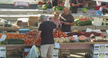 Sezonsko voće cvjeta, cijene lete u nebo