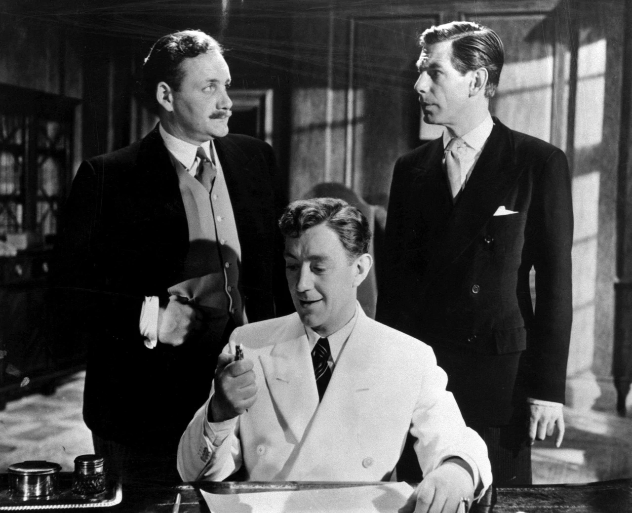 Utorak, 2. prosinca na Trećem, Foto: Čovjek u bijelom odijelu/film