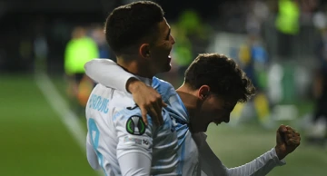 Dejan Petrovič i Tiago Dantas u slavlju