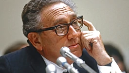Henry Kissinger na zasjedanju Odbora za Srednju Ameriku 1984. godine