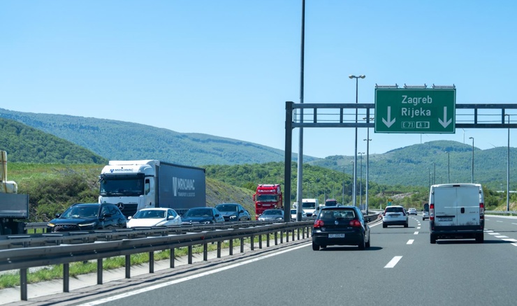 Pojačan promet prema unutrašnjosti, na cestama nema većih zastoja
