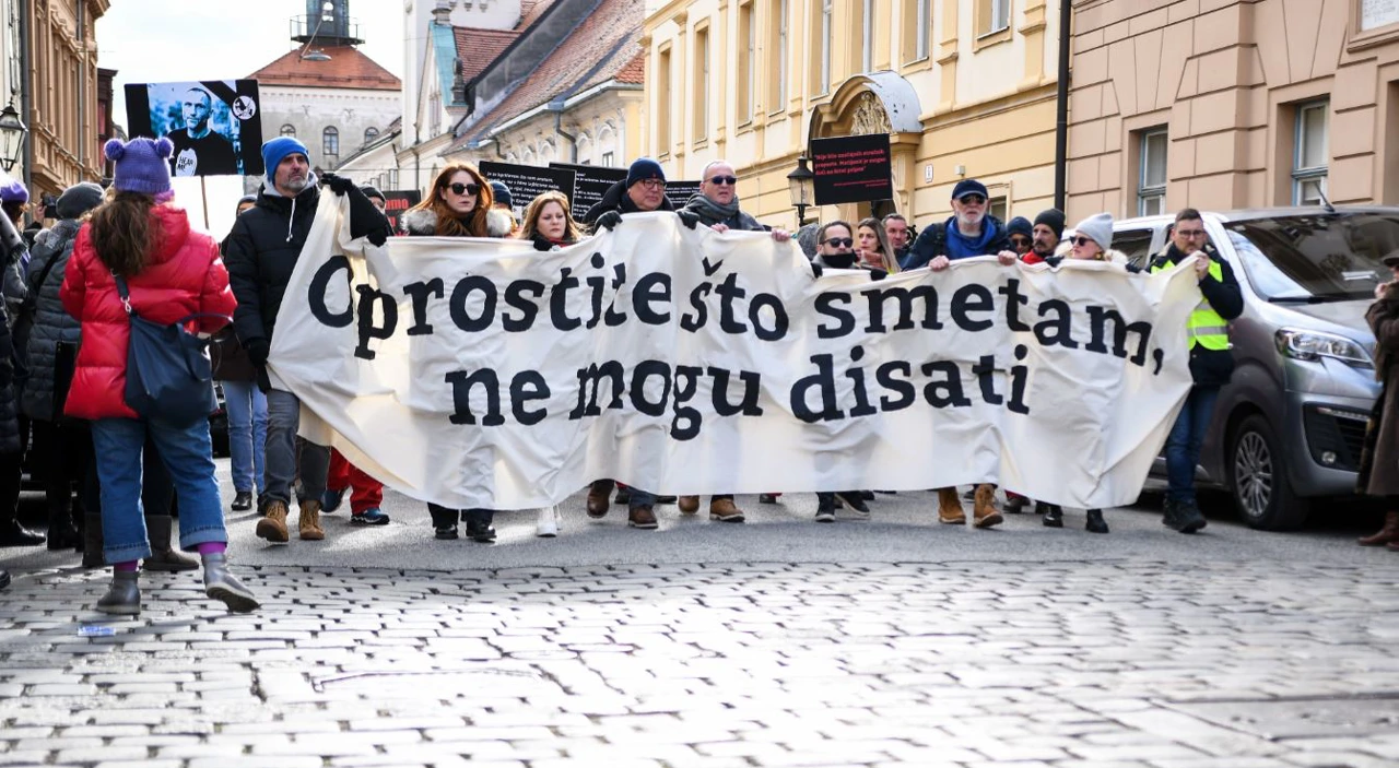 Prosvjed HND-a "Oprostite što smetam, ne mogu disati" na Markovom trgu, Foto: Zoe Sarlija/PIXSELL