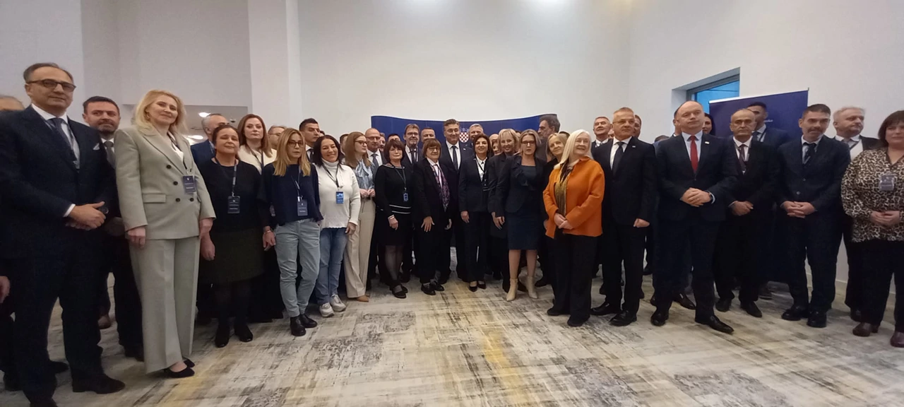 Članovi Savjeta Vlade s Andrejom Plenkovićem, Zvonkom Milasom i dr. 