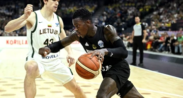 Dennis Schröder u prodoru na utakmici s Litvom
