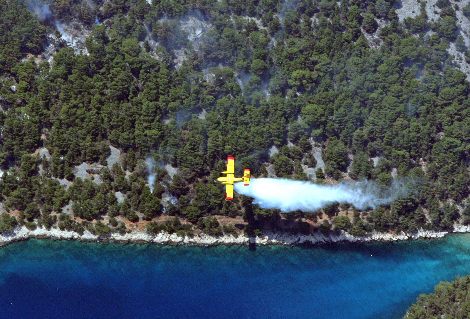 Lokales Feuer auf Brač, Häuser waren nicht bedroht 9 pxl 110717 39 20250818054915