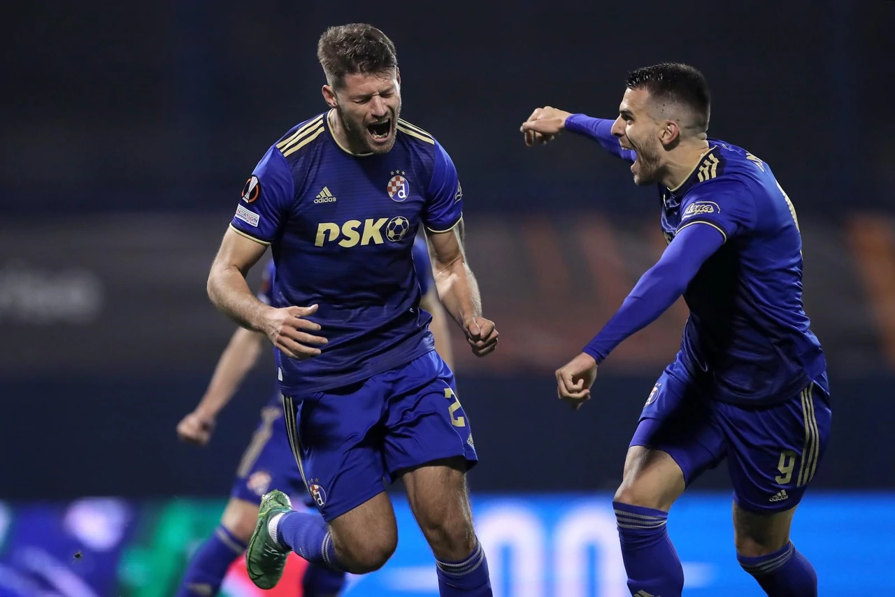 Bruno Petković i Komnen Andrić slave gol
