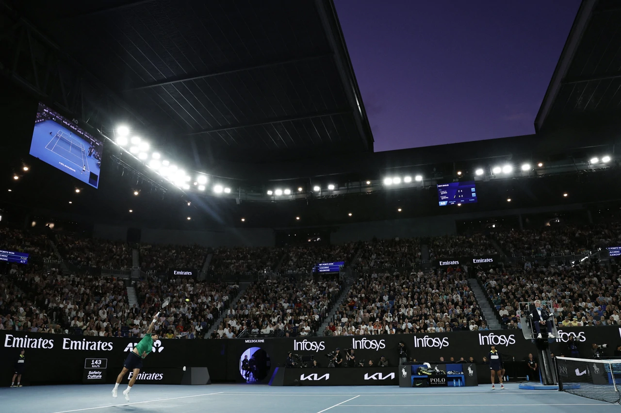 Đoković servira u finalu, Foto: Tingshu Wang/REUTERS