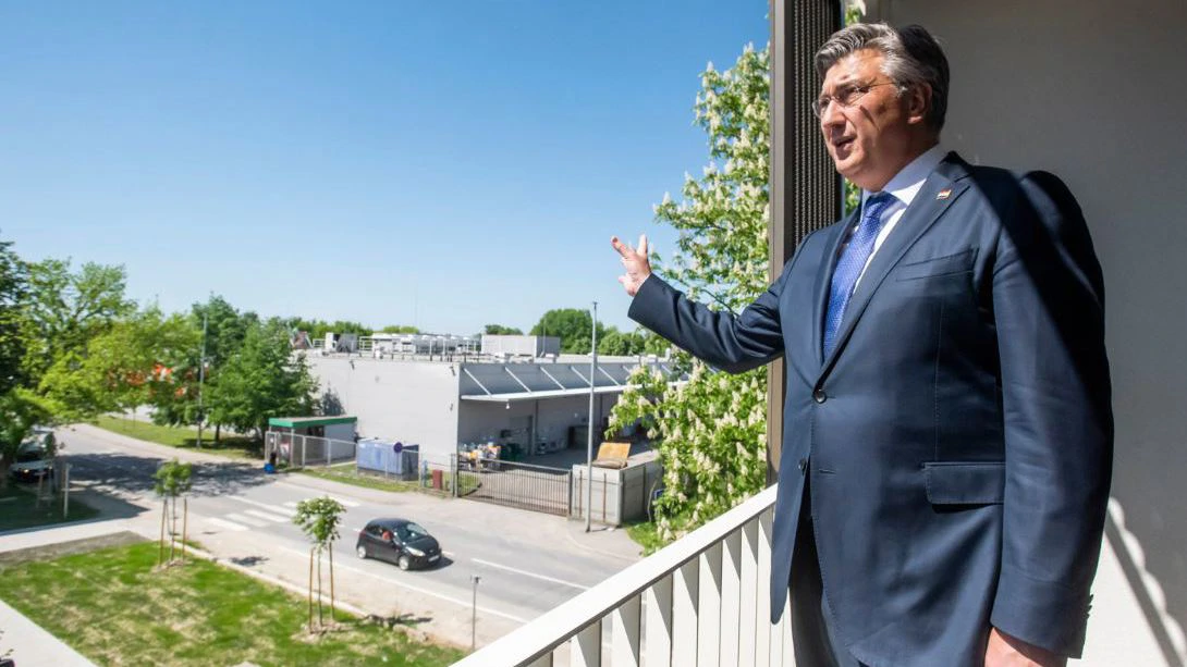 Premijer Plenković obišao nove stanove za stradalnike potresa